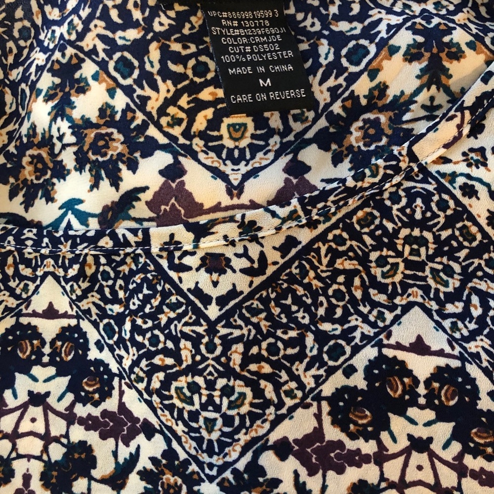 Floral Pattern Top - Picture 2 of 2